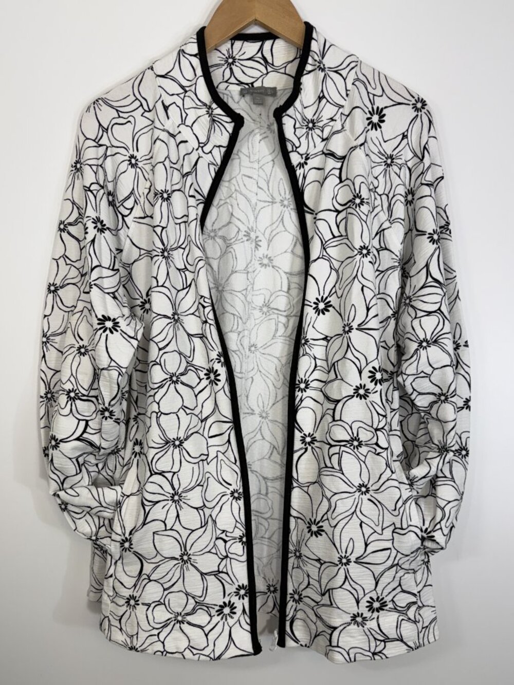 T by Talbots Cozy Crush Jacket Womens Medium M Full Zip White Black Floral